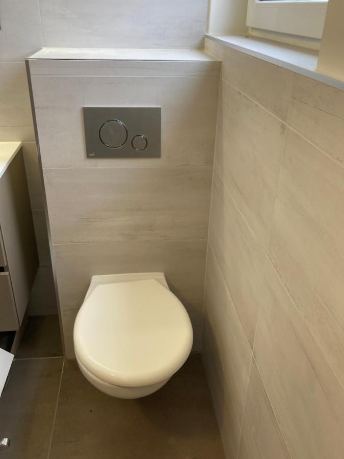 Kuenszler Apartmanhaz 자르마디 외부 사진