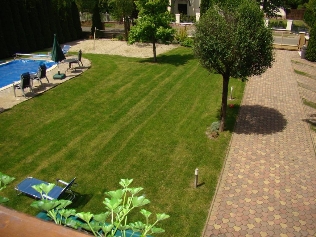 Kuenszler Apartmanhaz 자르마디 외부 사진