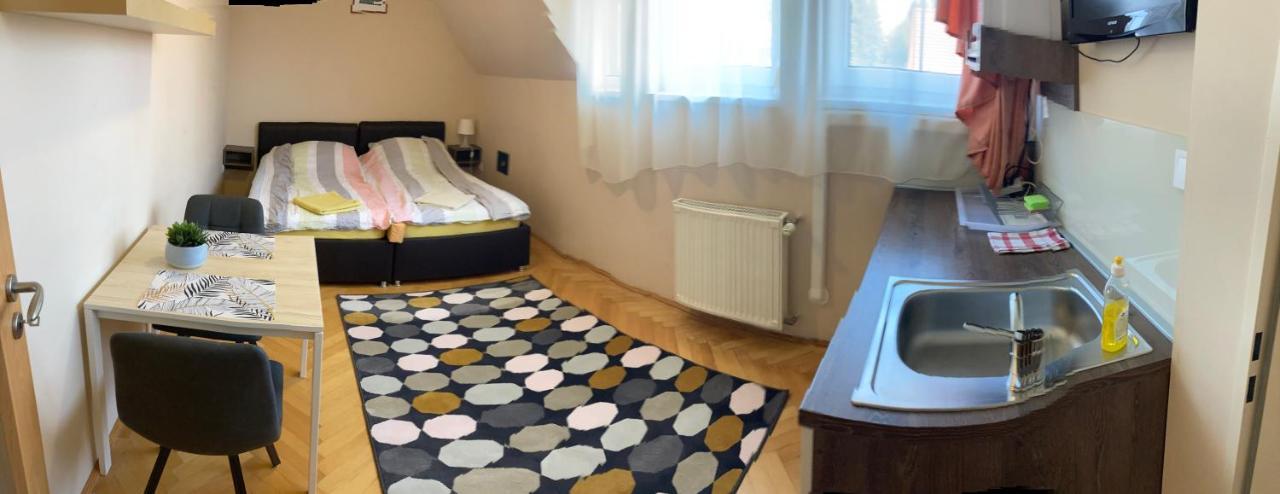 Kuenszler Apartmanhaz 자르마디 외부 사진