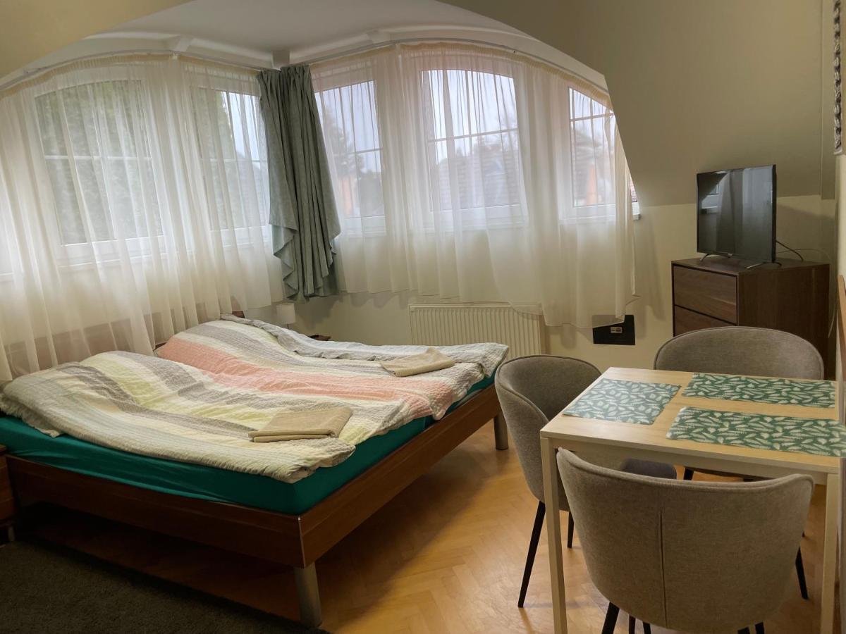 Kuenszler Apartmanhaz 자르마디 외부 사진