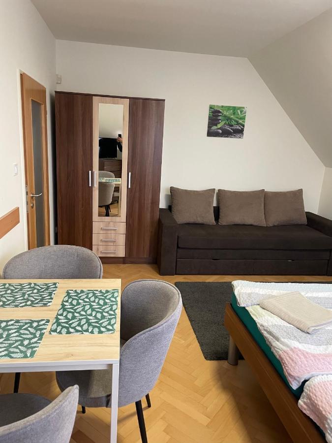 Kuenszler Apartmanhaz 자르마디 외부 사진