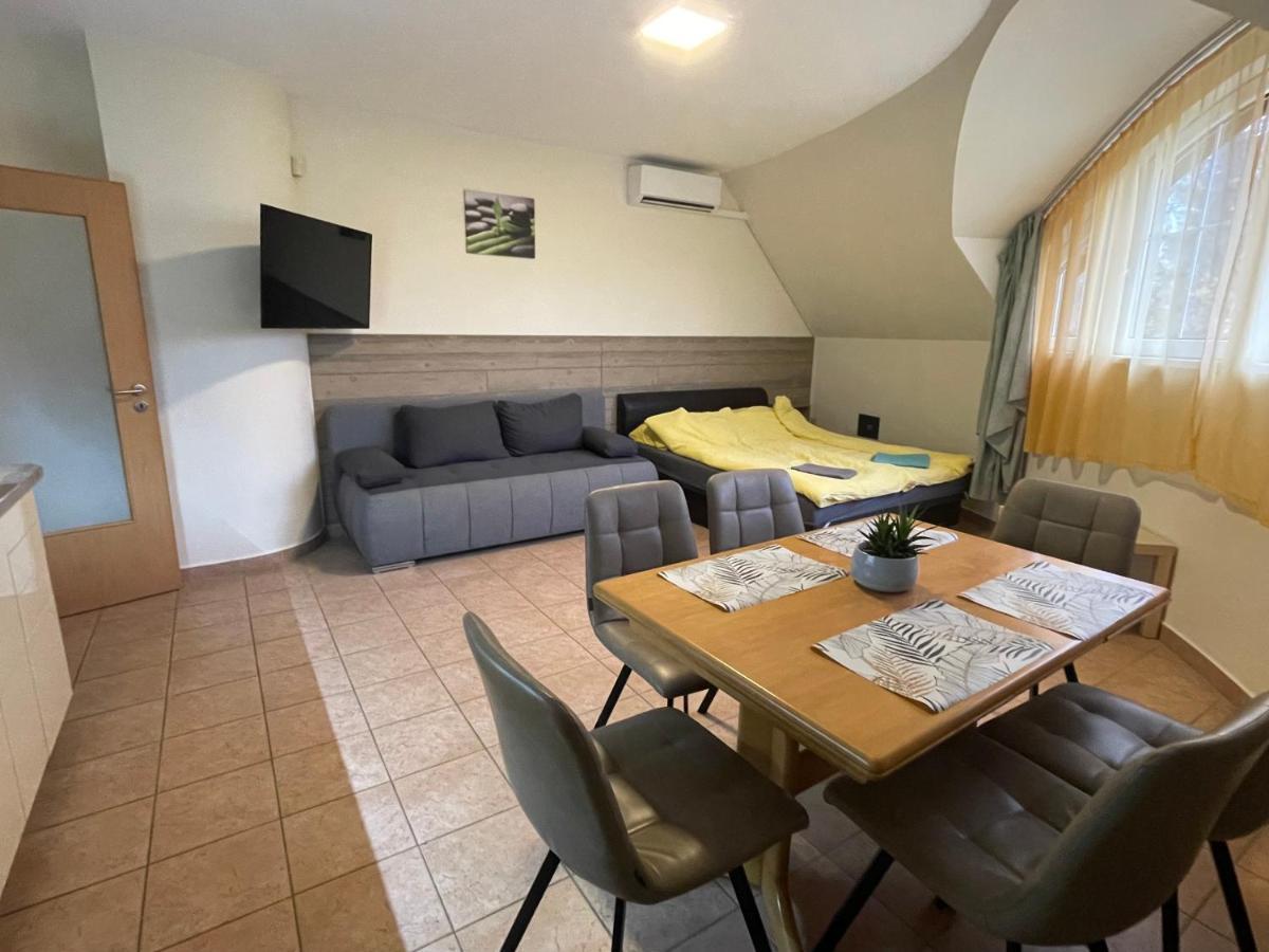 Kuenszler Apartmanhaz 자르마디 외부 사진