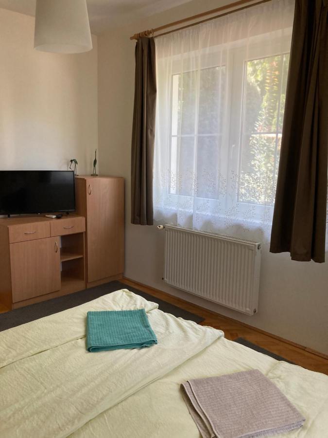 Kuenszler Apartmanhaz 자르마디 외부 사진