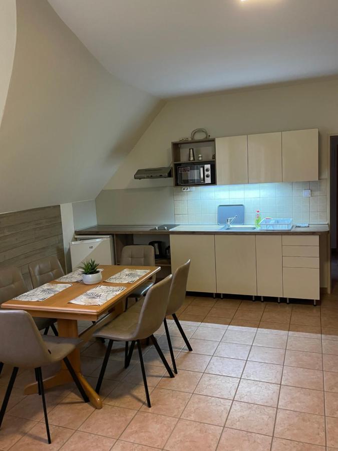 Kuenszler Apartmanhaz 자르마디 외부 사진